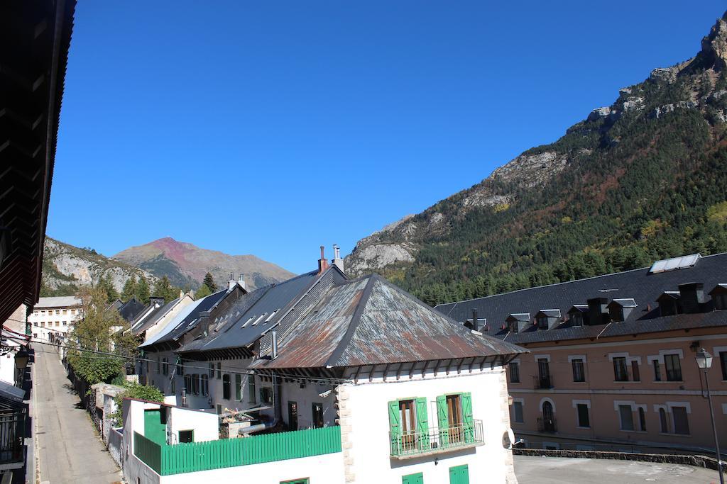 Albergue De Canfranc Estacion Rum bild