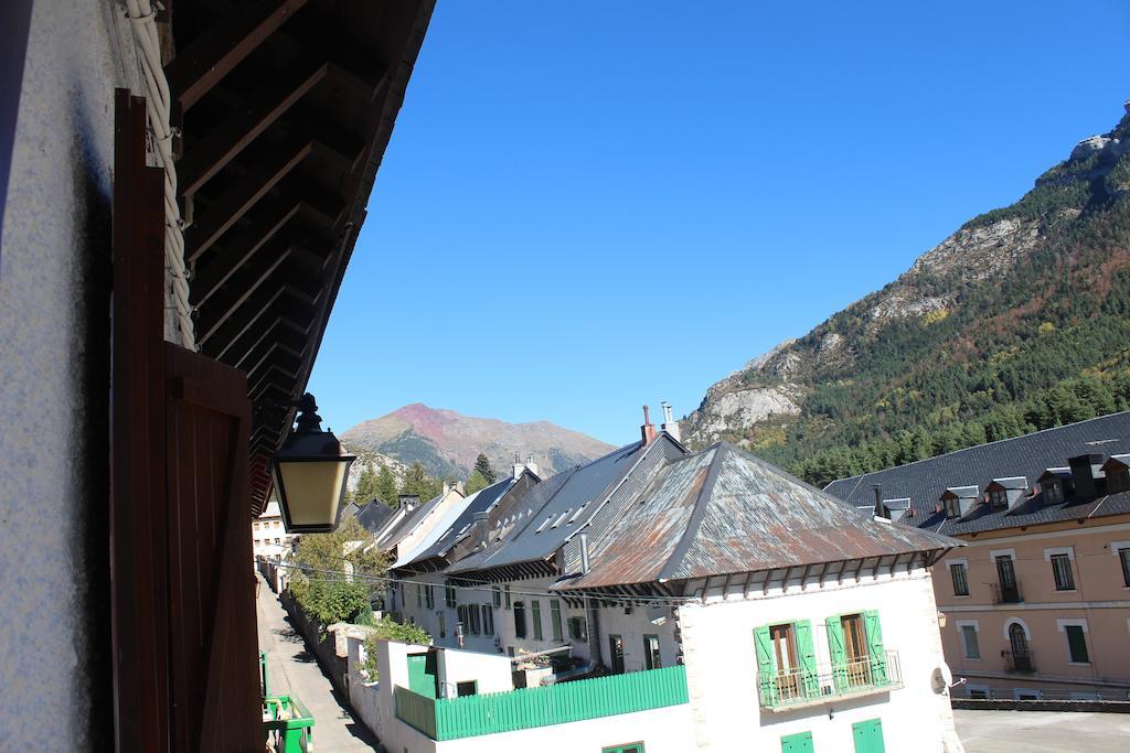 Albergue De Canfranc Estacion Rum bild